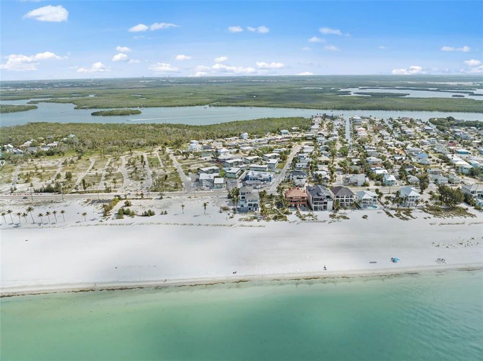 For Sale: $349,500 (2 beds, 2 baths, 1070 Square Feet)
