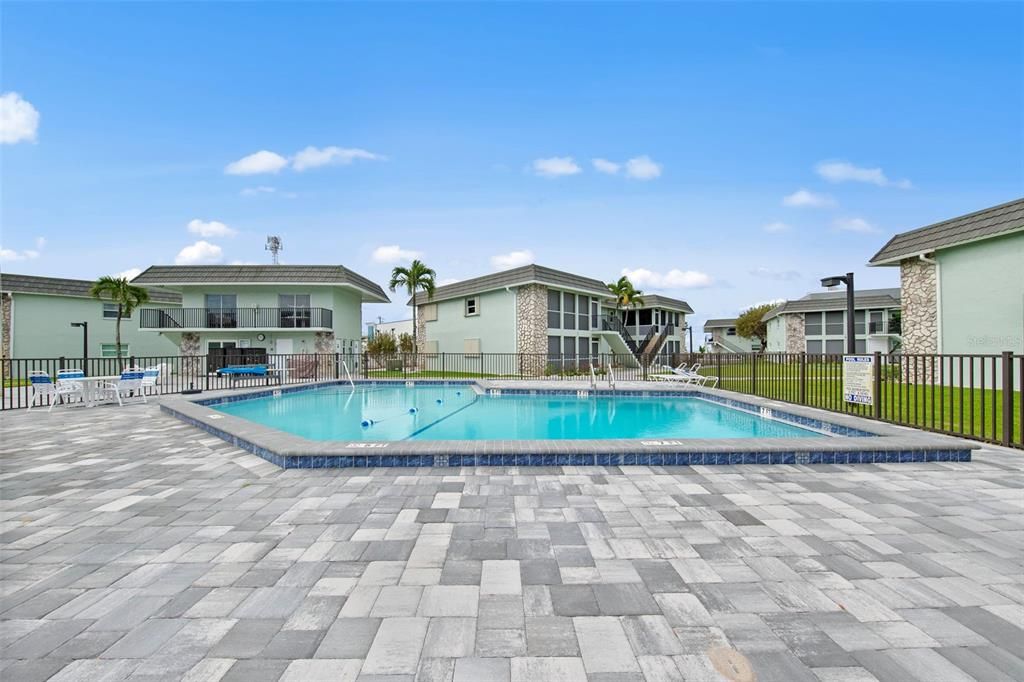 For Sale: $349,500 (2 beds, 2 baths, 1070 Square Feet)