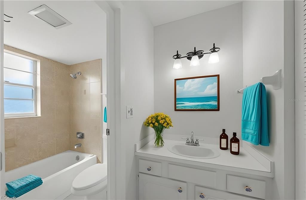 For Sale: $349,500 (2 beds, 2 baths, 1070 Square Feet)