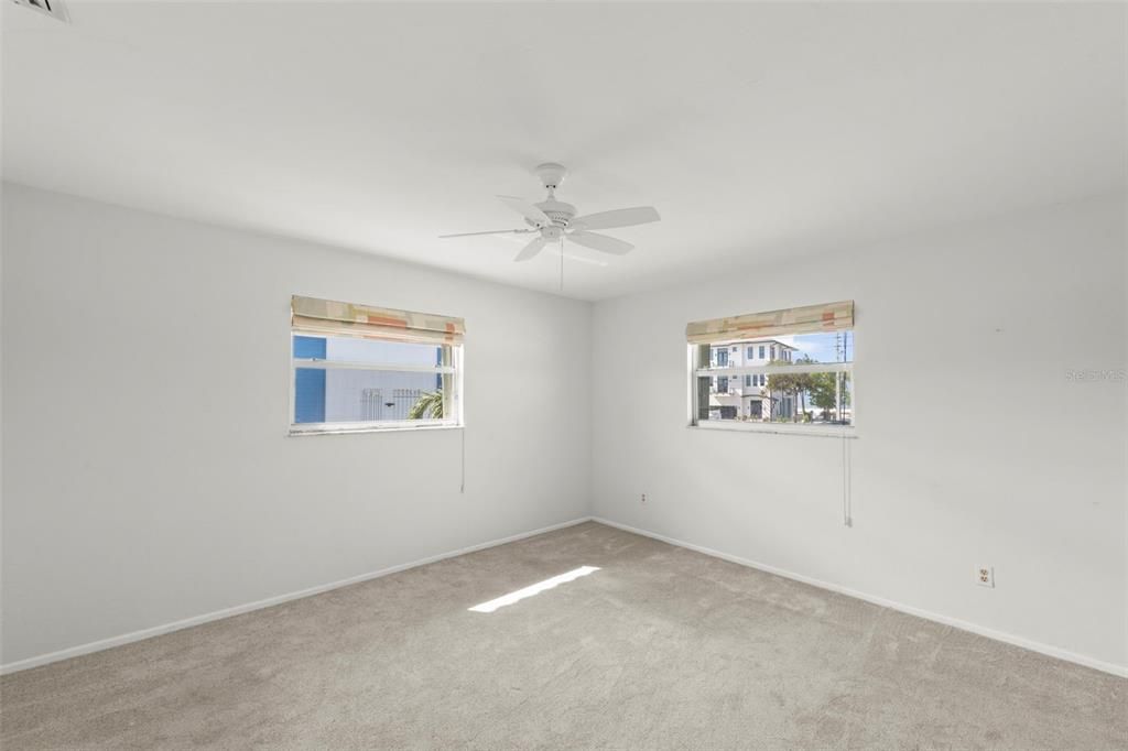 For Sale: $349,500 (2 beds, 2 baths, 1070 Square Feet)