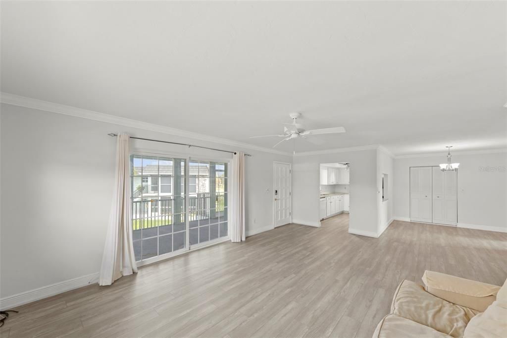 For Sale: $349,500 (2 beds, 2 baths, 1070 Square Feet)
