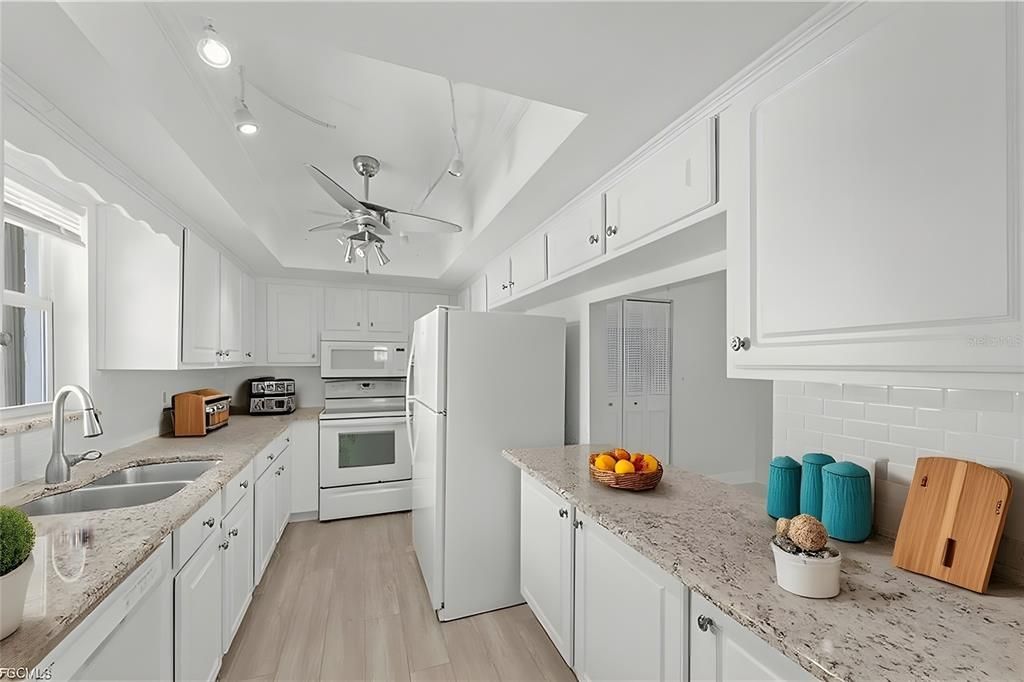 For Sale: $349,500 (2 beds, 2 baths, 1070 Square Feet)