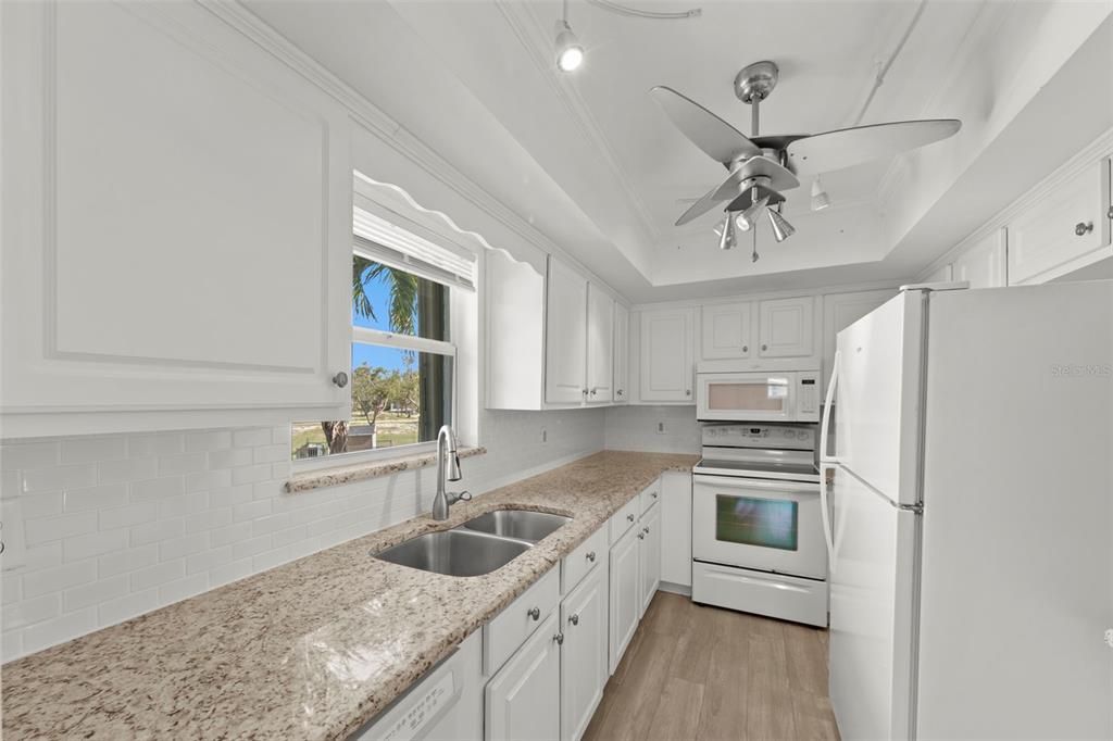 For Sale: $349,500 (2 beds, 2 baths, 1070 Square Feet)