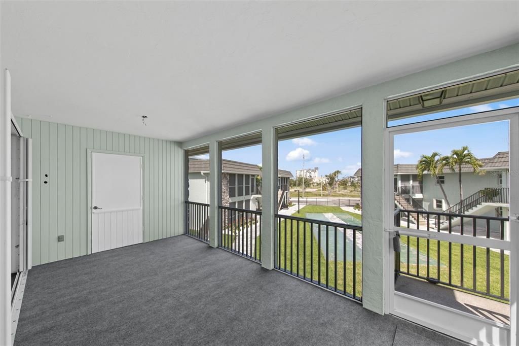 For Sale: $349,500 (2 beds, 2 baths, 1070 Square Feet)