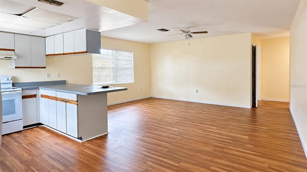 В аренду: $1,950 (3 спален, 2 ванн, 2108 Квадратных фут)