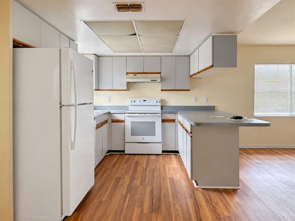 В аренду: $1,950 (3 спален, 2 ванн, 2108 Квадратных фут)
