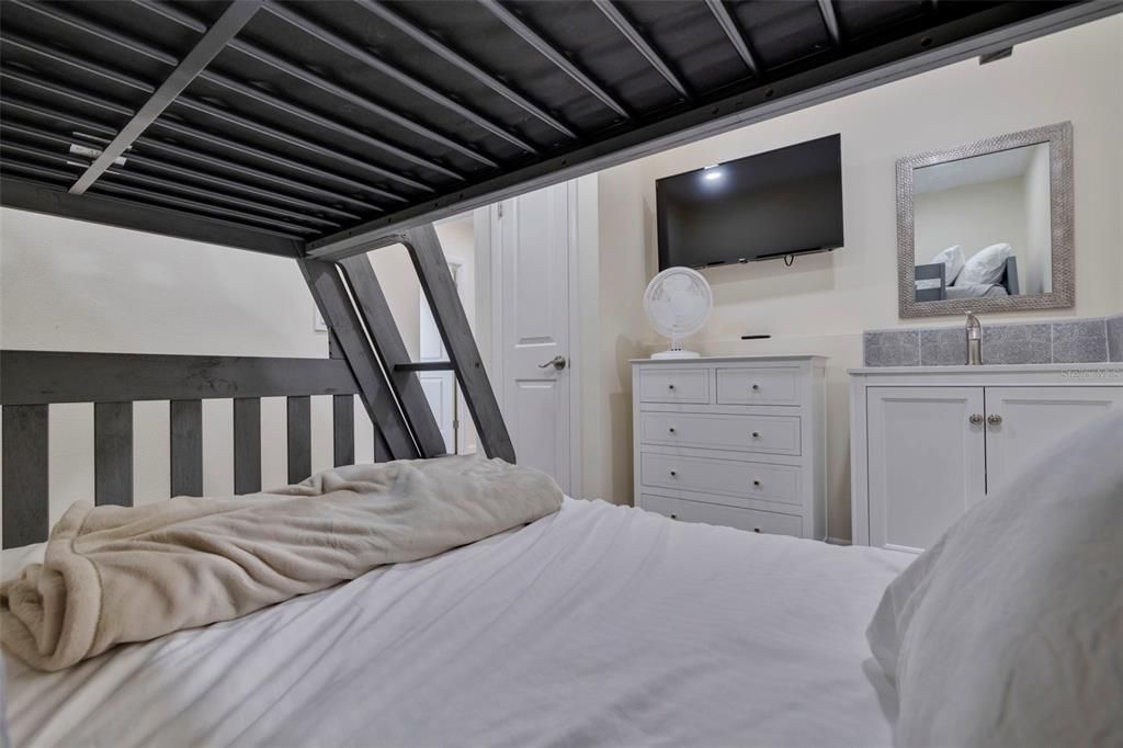 En Venta: $674,900 (3 camas, 2 baños, 1275 Pies cuadrados)