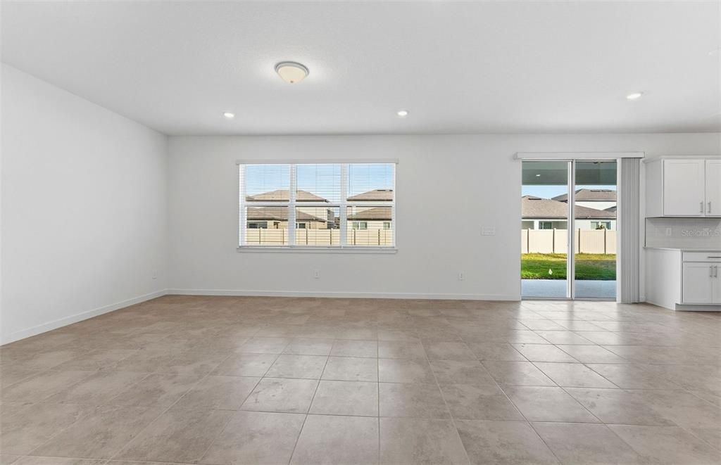 For Sale: $500,800 (4 beds, 2 baths, 2386 Square Feet)