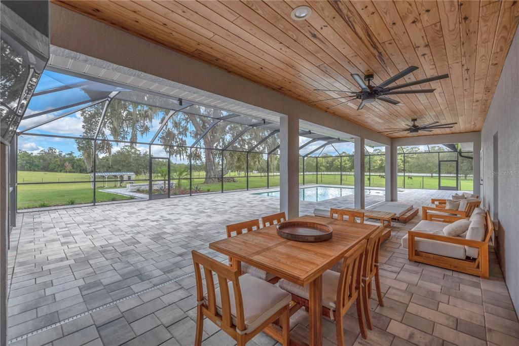 En Venta: $1,250,000 (3 camas, 3 baños, 2625 Pies cuadrados)