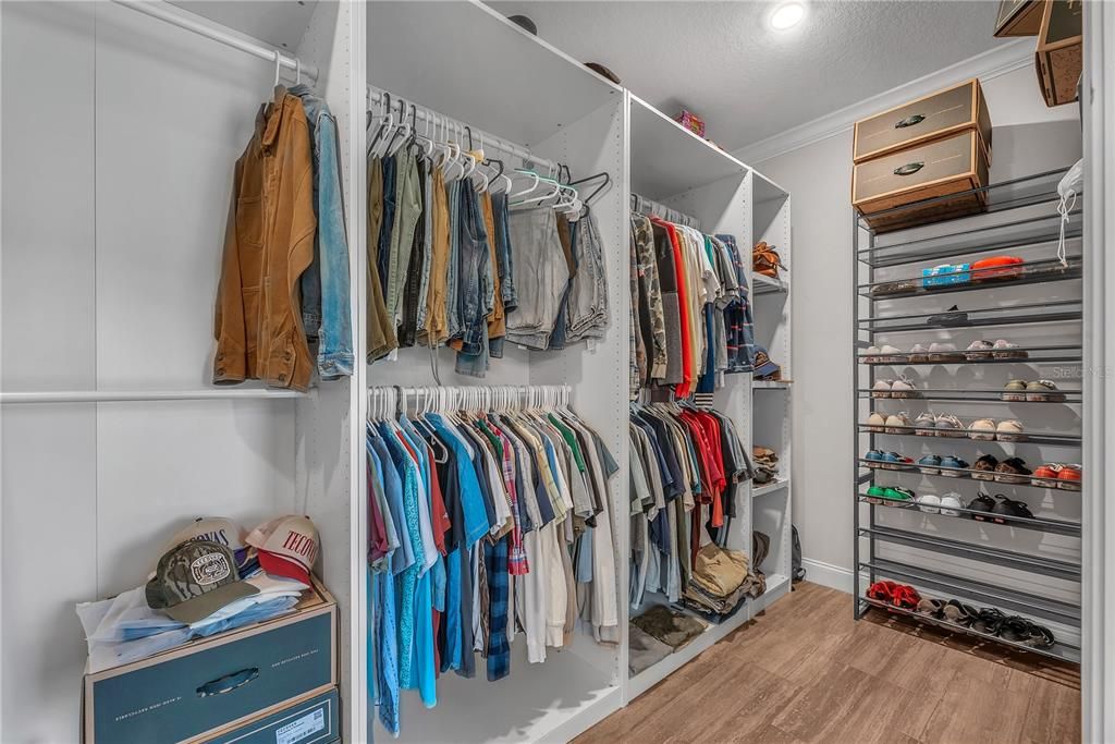En Venta: $1,250,000 (3 camas, 3 baños, 2625 Pies cuadrados)