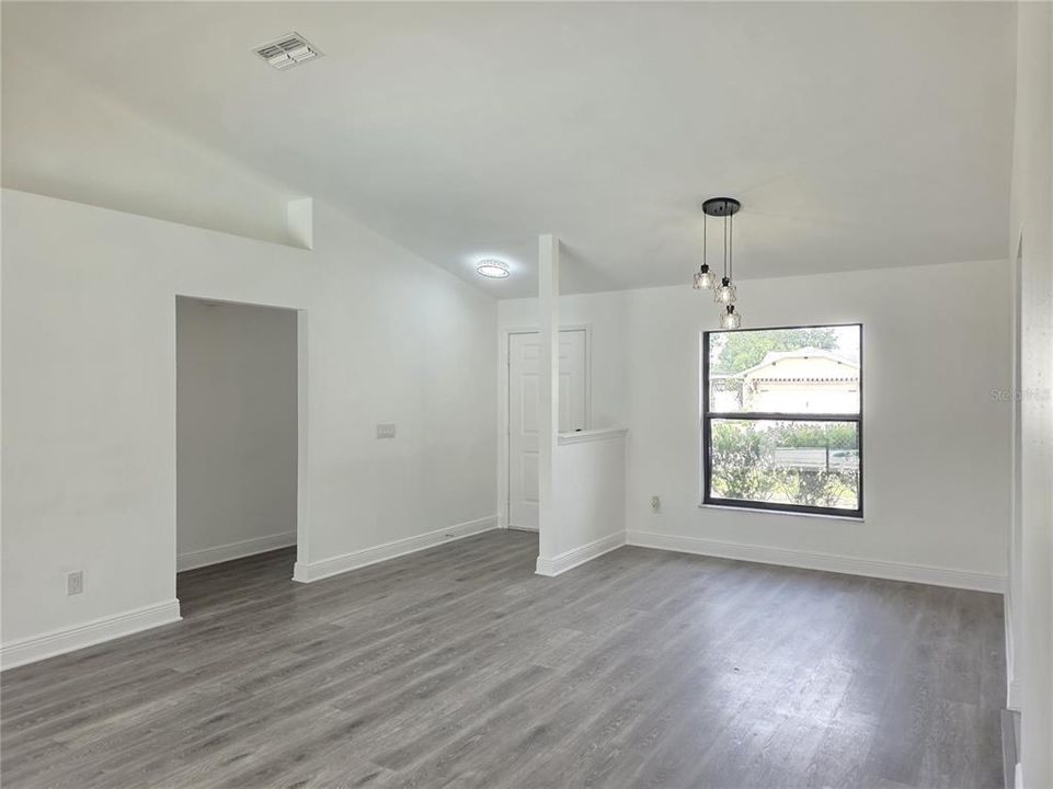 На продажу: $359,900 (3 спален, 2 ванн, 1776 Квадратных фут)