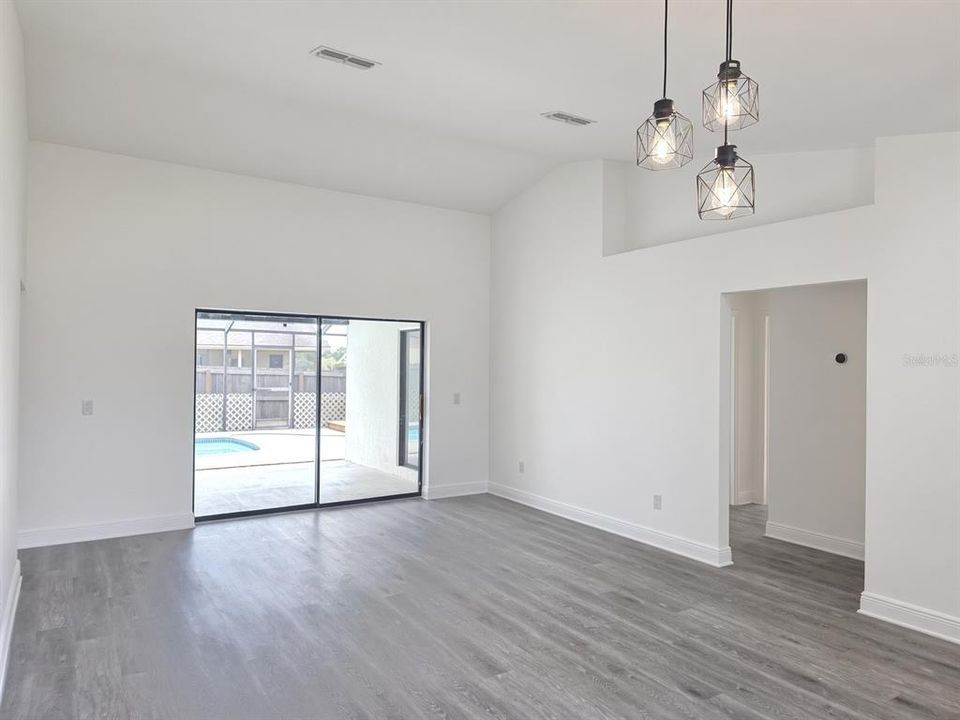 На продажу: $359,900 (3 спален, 2 ванн, 1776 Квадратных фут)