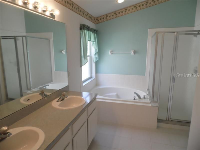 For Rent: $2,400 (4 beds, 2 baths, 1788 Square Feet)