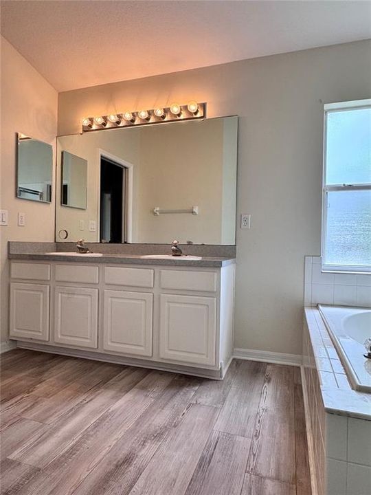 For Rent: $2,400 (4 beds, 2 baths, 1788 Square Feet)