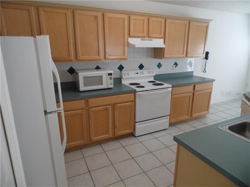 For Rent: $2,400 (4 beds, 2 baths, 1788 Square Feet)