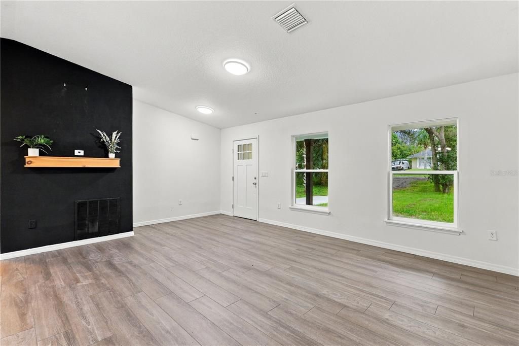 For Sale: $299,900 (3 beds, 2 baths, 1245 Square Feet)