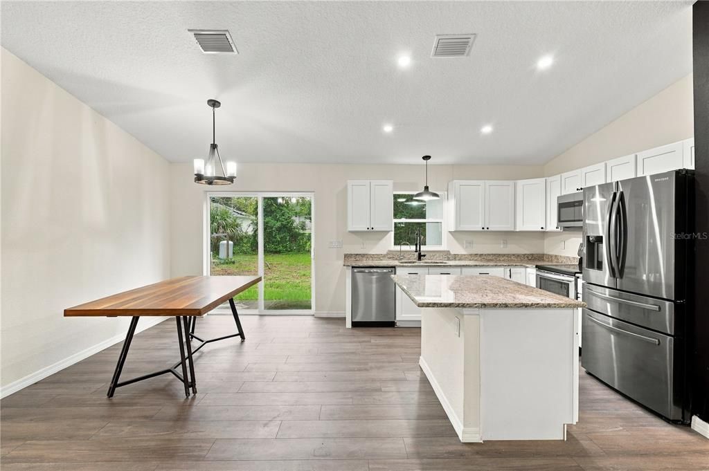 For Sale: $299,900 (3 beds, 2 baths, 1245 Square Feet)