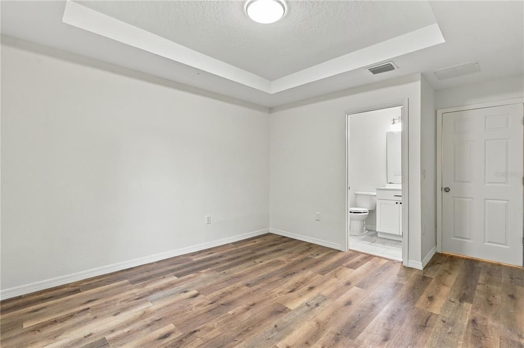 For Sale: $299,900 (3 beds, 2 baths, 1245 Square Feet)