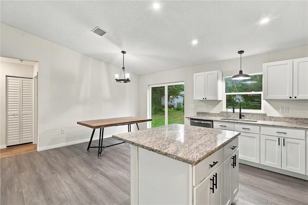 For Sale: $299,900 (3 beds, 2 baths, 1245 Square Feet)