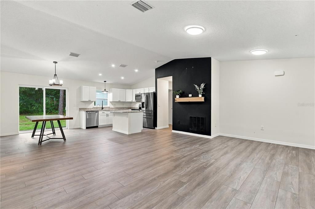 For Sale: $299,900 (3 beds, 2 baths, 1245 Square Feet)