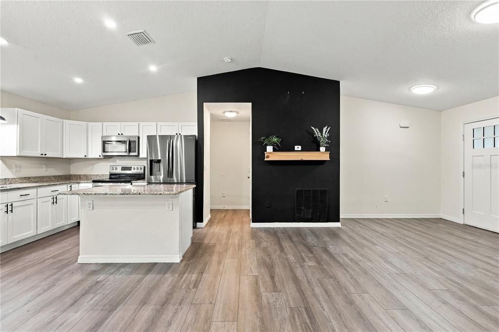 For Sale: $299,900 (3 beds, 2 baths, 1245 Square Feet)