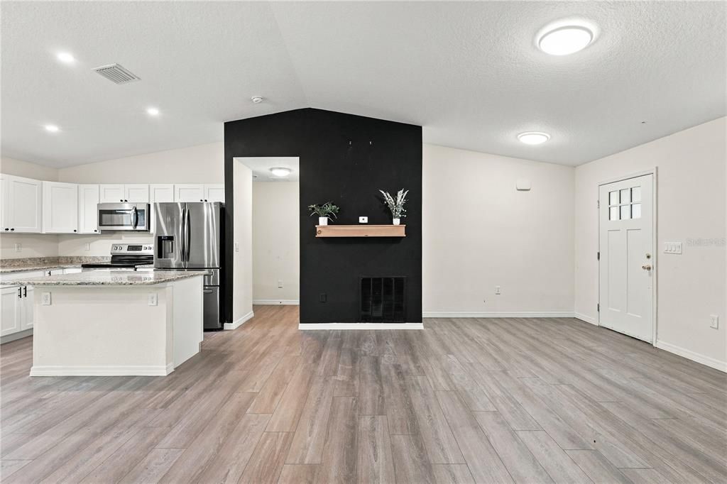 For Sale: $299,900 (3 beds, 2 baths, 1245 Square Feet)