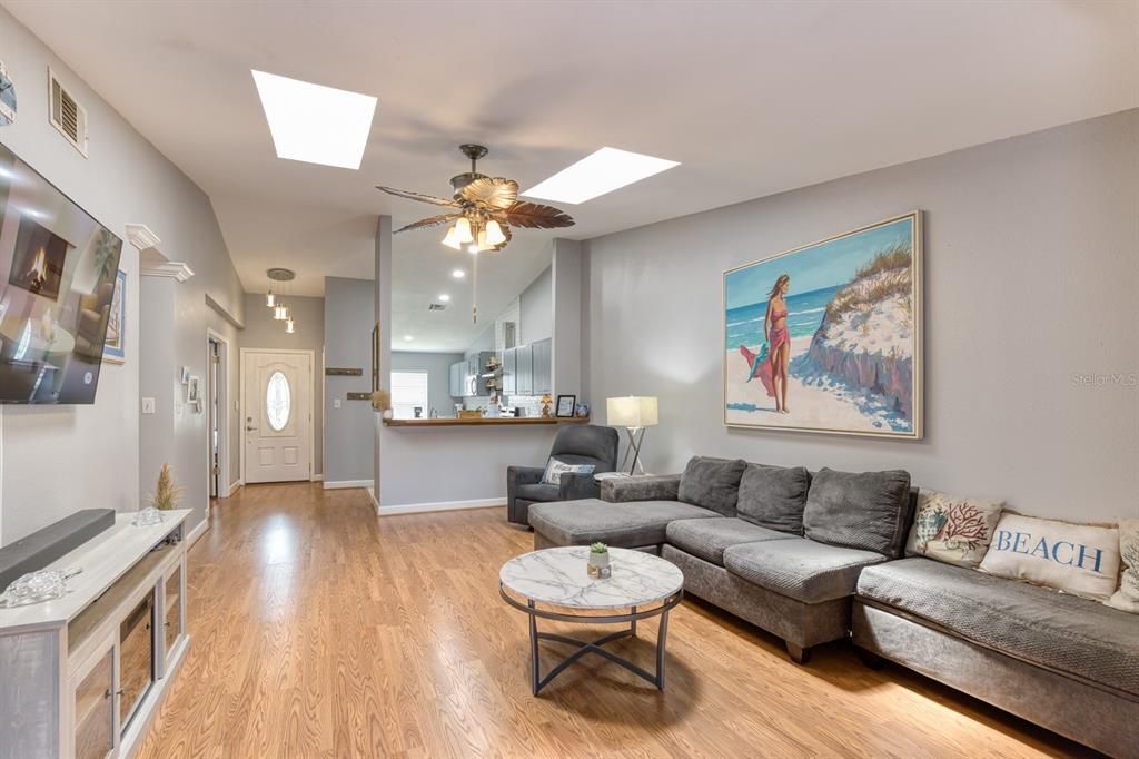 En Venta: $449,500 (4 camas, 2 baños, 1500 Pies cuadrados)