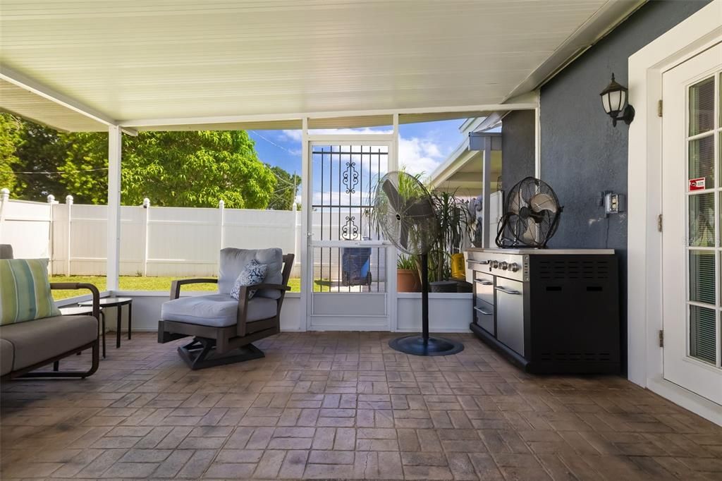 For Sale: $399,000 (4 beds, 2 baths, 1636 Square Feet)