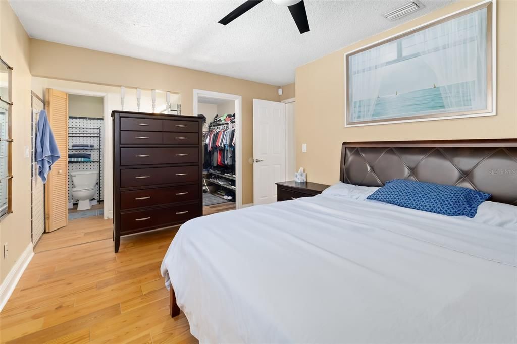 For Sale: $399,000 (4 beds, 2 baths, 1636 Square Feet)