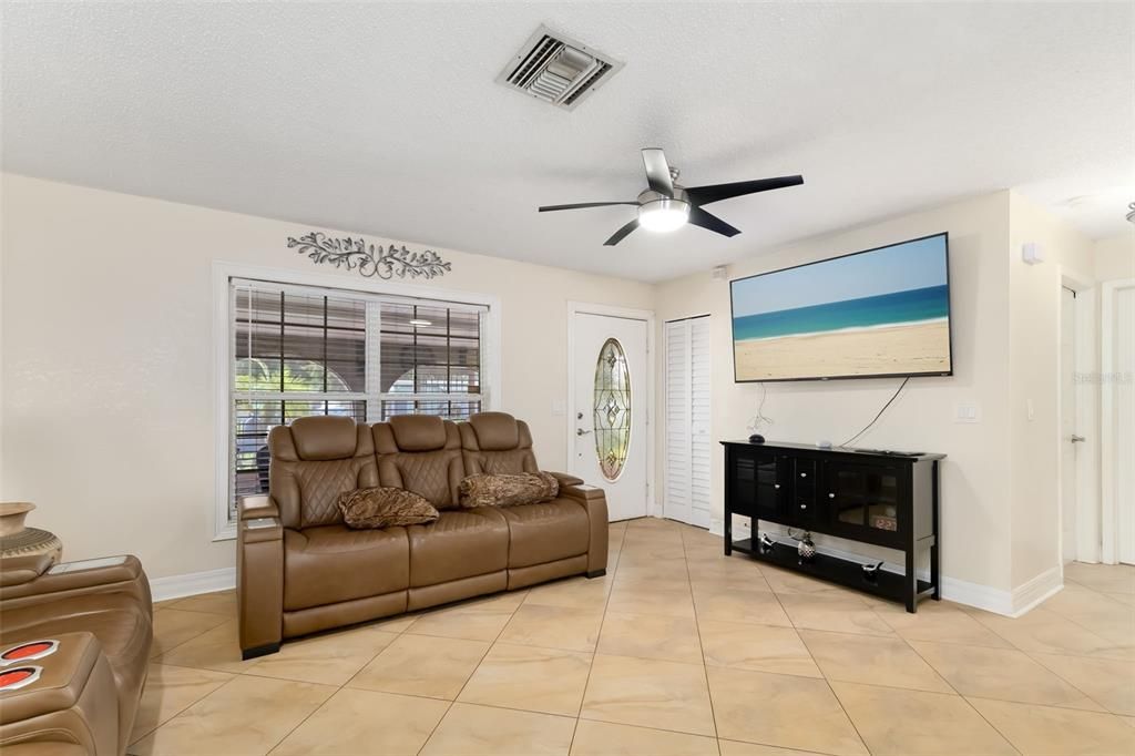 For Sale: $399,000 (4 beds, 2 baths, 1636 Square Feet)