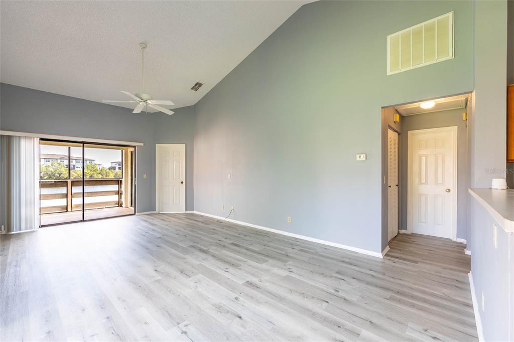 For Sale: $175,000 (2 beds, 2 baths, 1103 Square Feet)