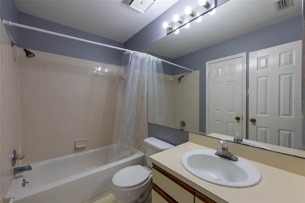 For Sale: $175,000 (2 beds, 2 baths, 1103 Square Feet)