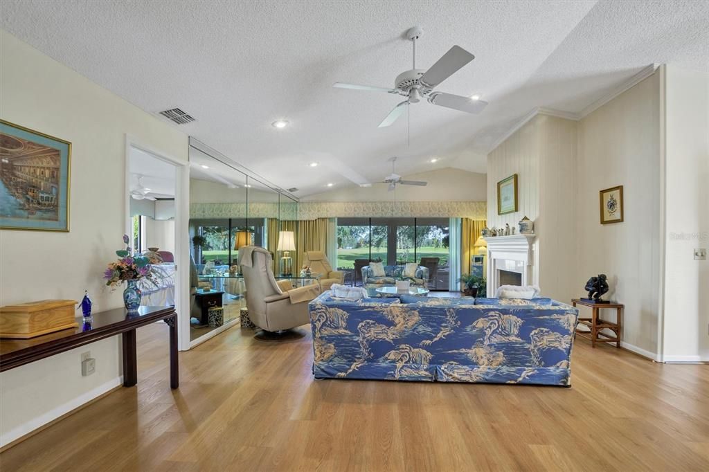 For Sale: $327,000 (3 beds, 3 baths, 2372 Square Feet)
