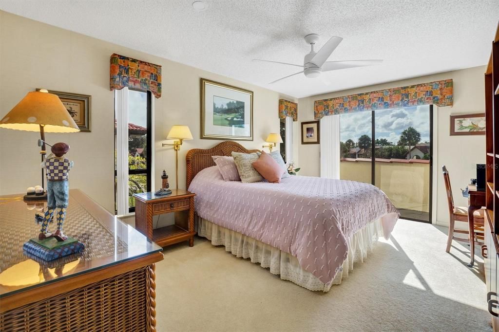 For Sale: $327,000 (3 beds, 3 baths, 2372 Square Feet)