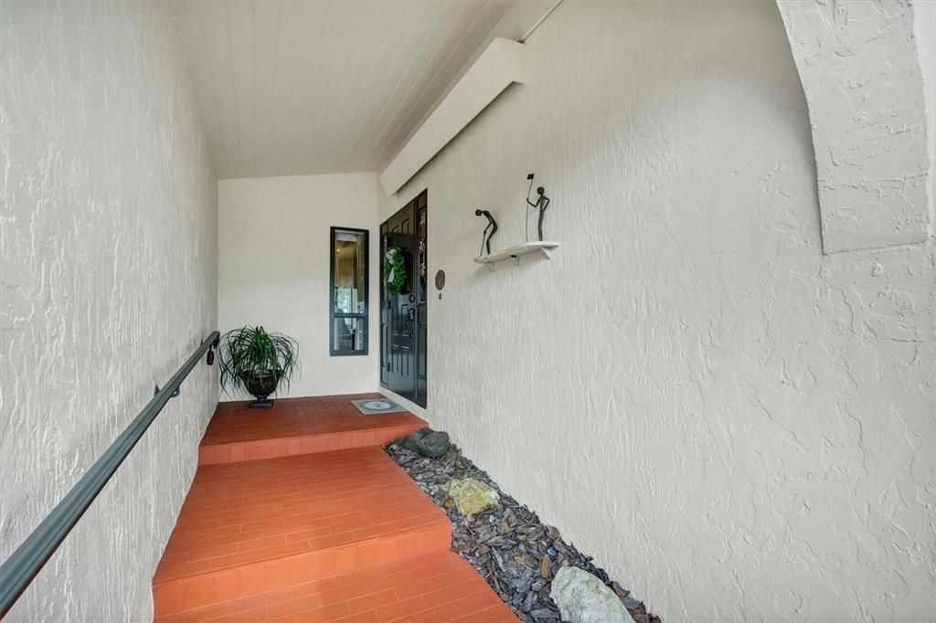 For Sale: $327,000 (3 beds, 3 baths, 2372 Square Feet)