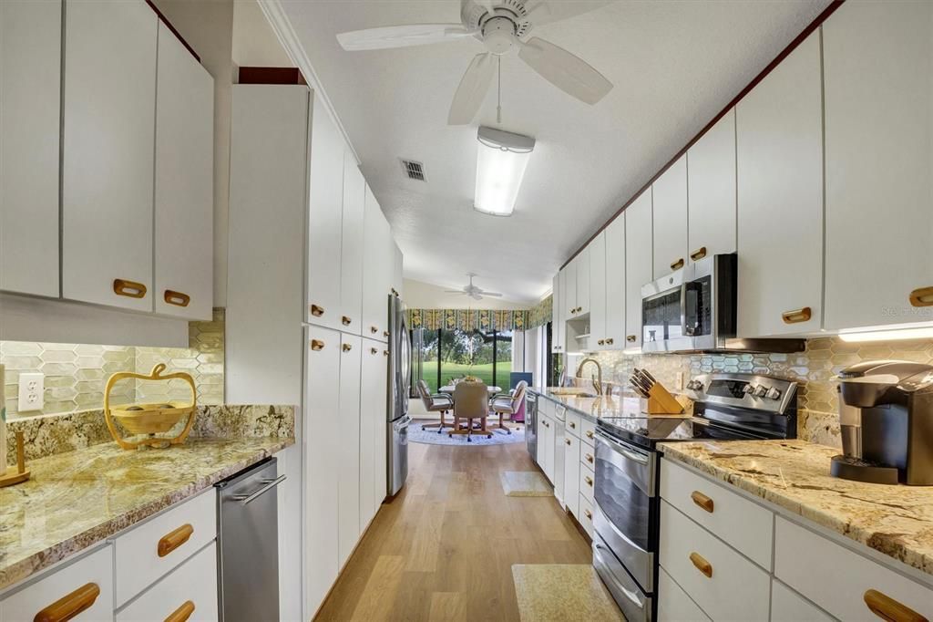 For Sale: $327,000 (3 beds, 3 baths, 2372 Square Feet)