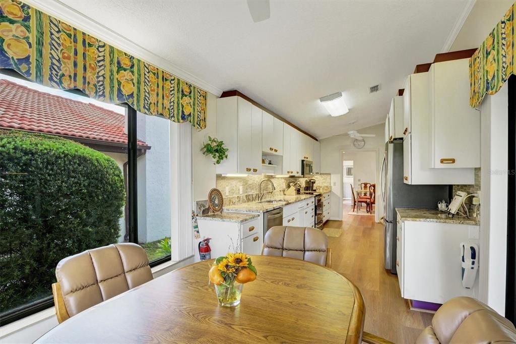 For Sale: $327,000 (3 beds, 3 baths, 2372 Square Feet)