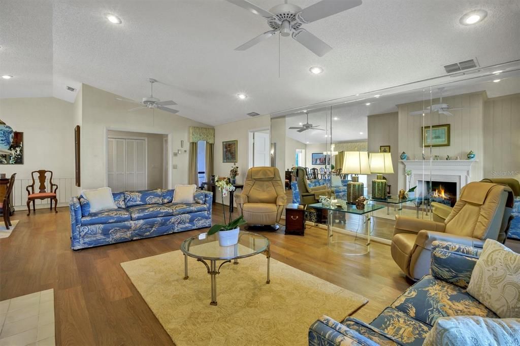 For Sale: $327,000 (3 beds, 3 baths, 2372 Square Feet)