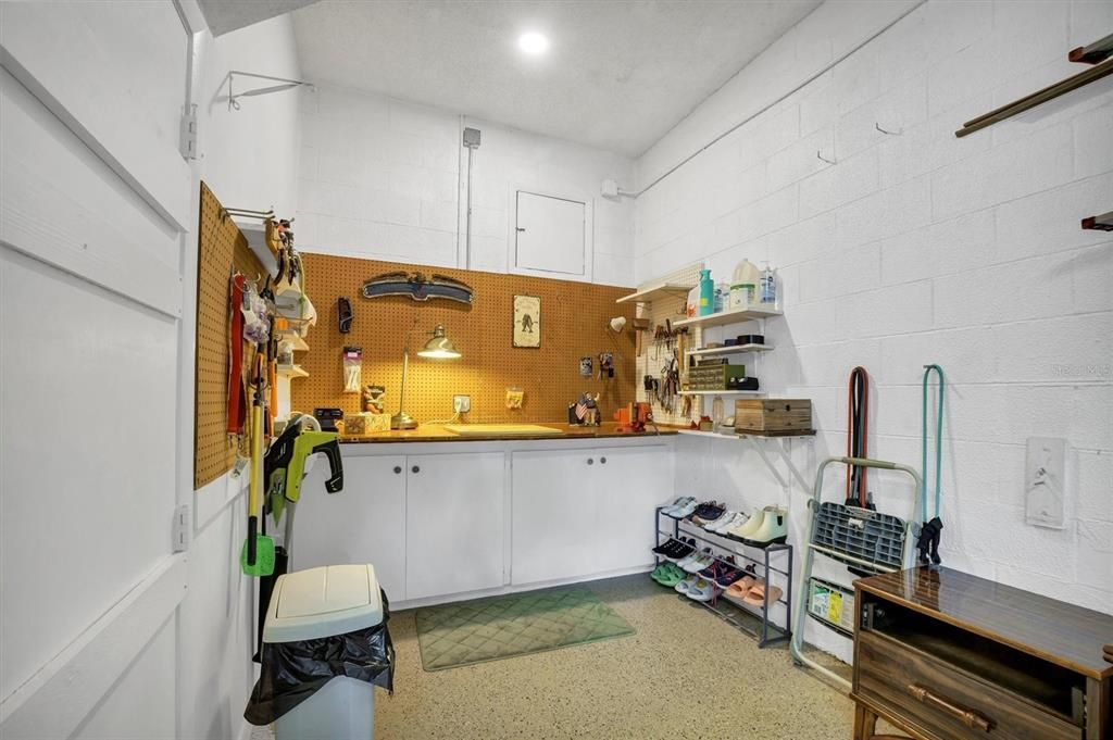 For Sale: $327,000 (3 beds, 3 baths, 2372 Square Feet)
