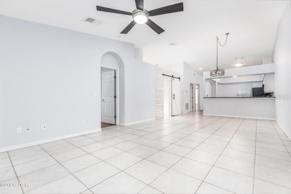 En Venta: $215,000 (3 camas, 2 baños, 1352 Pies cuadrados)