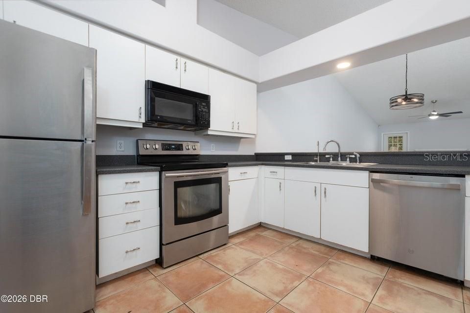 En Venta: $215,000 (3 camas, 2 baños, 1352 Pies cuadrados)
