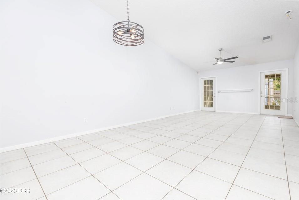 En Venta: $215,000 (3 camas, 2 baños, 1352 Pies cuadrados)
