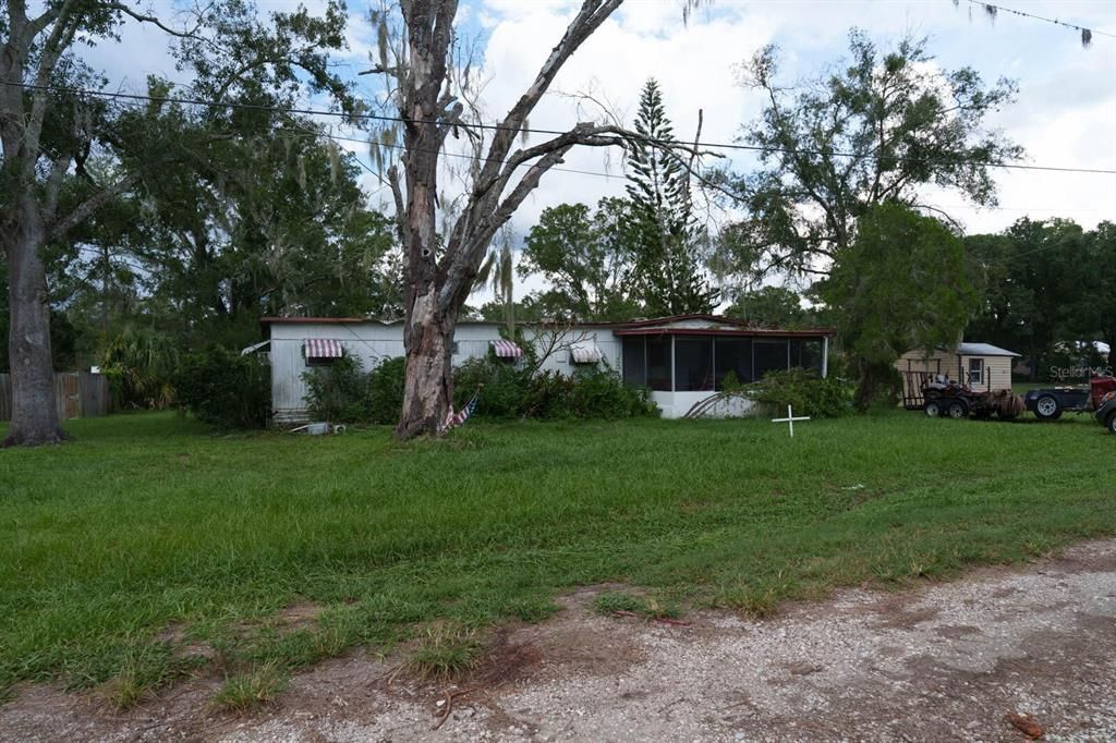 For Sale: $139,900 (2 beds, 1 baths, 930 Square Feet)