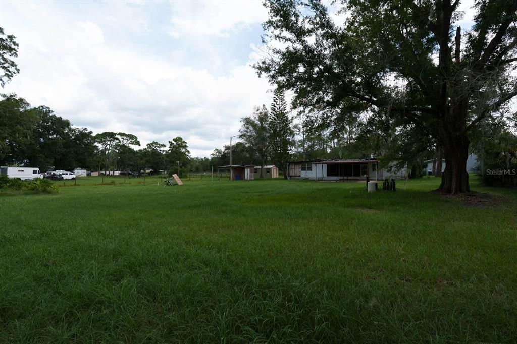 For Sale: $139,900 (2 beds, 1 baths, 930 Square Feet)