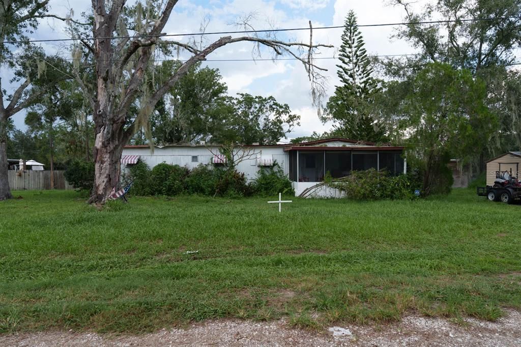 For Sale: $139,900 (2 beds, 1 baths, 930 Square Feet)