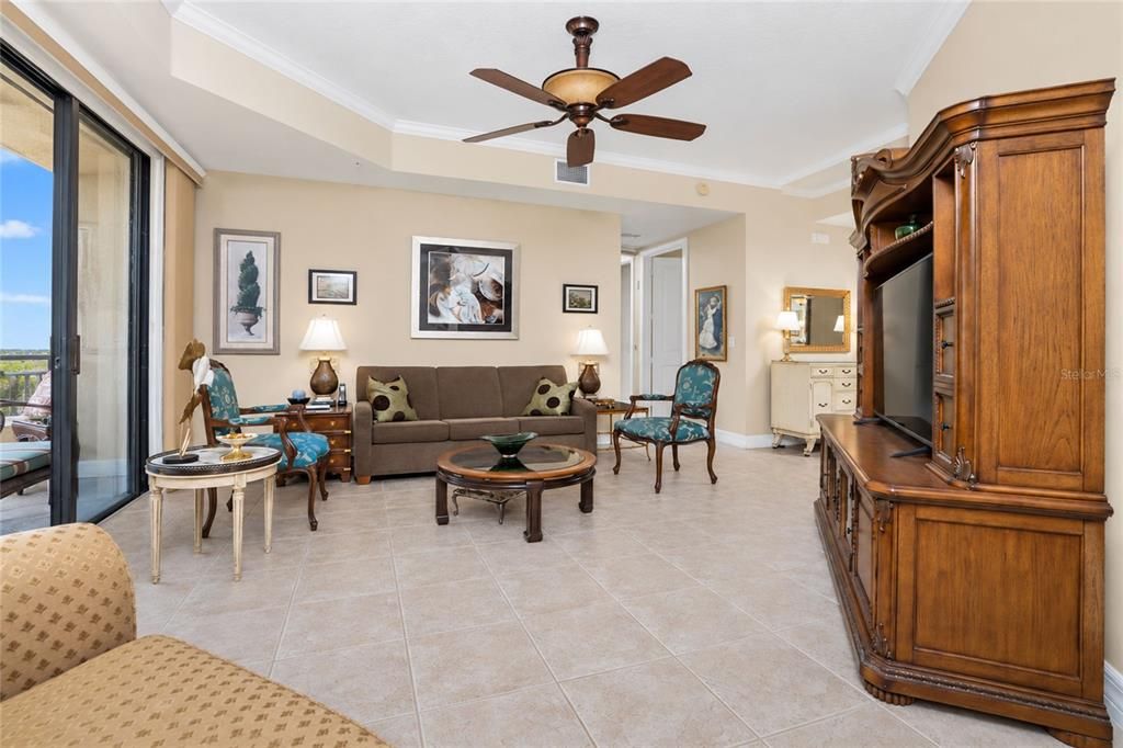 На продажу: $269,000 (3 спален, 2 ванн, 1915 Квадратных фут)