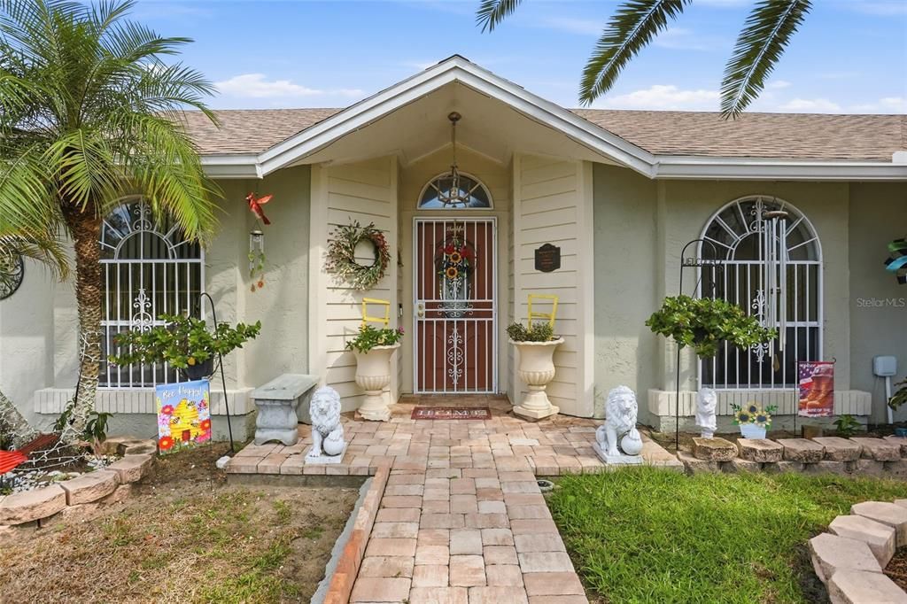 For Sale: $350,000 (3 beds, 2 baths, 1360 Square Feet)