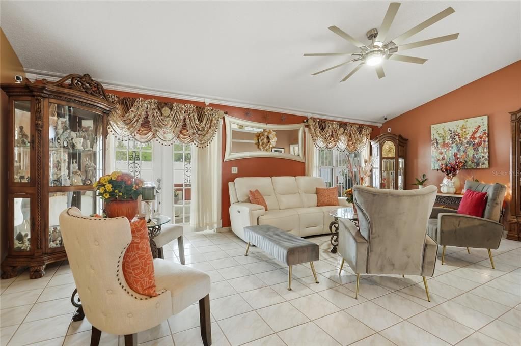For Sale: $350,000 (3 beds, 2 baths, 1360 Square Feet)