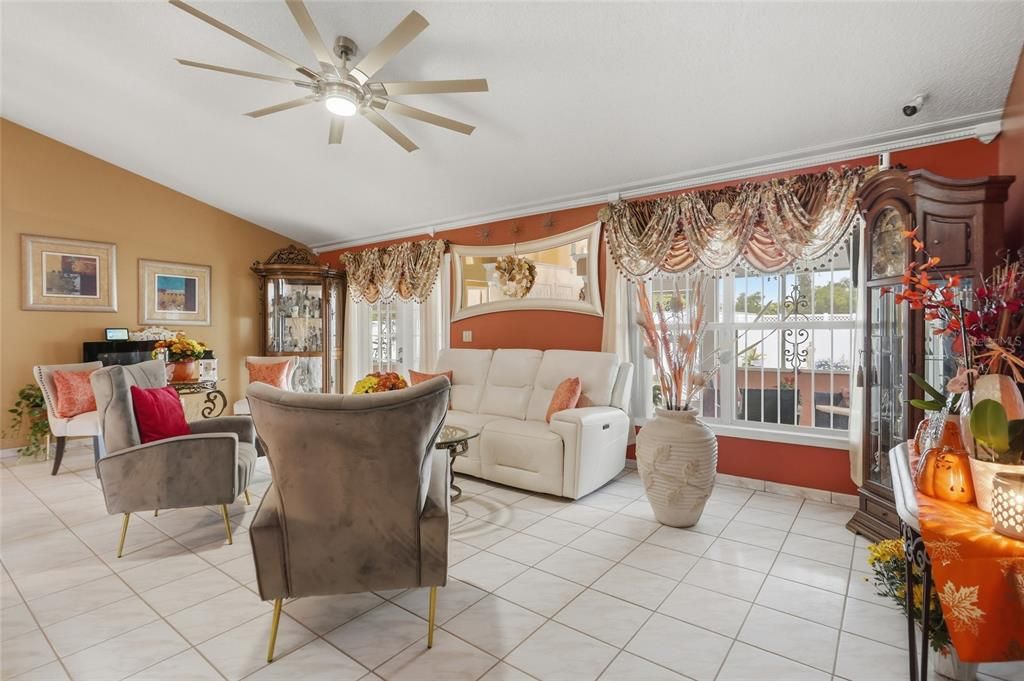 For Sale: $350,000 (3 beds, 2 baths, 1360 Square Feet)