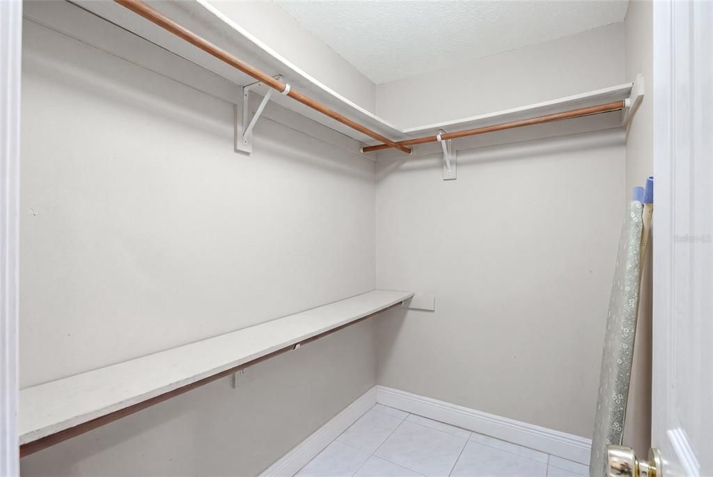 For Sale: $350,000 (3 beds, 2 baths, 1360 Square Feet)